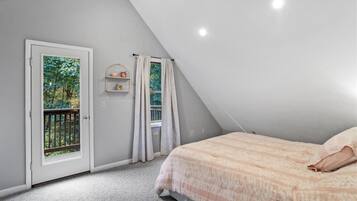 7 bedrooms, WiFi, bed sheets