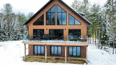 Chalet de L'Achigan - Large family cottage with view & direct access to the water