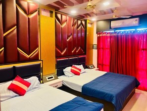 Chambre Familiale, vue ville | Wi-Fi gratuit