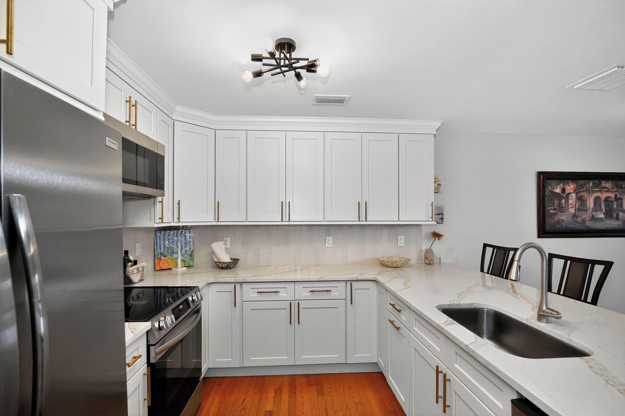 冰箱、微波炉、烤箱、炉灶