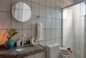 Shower, towels, toilet paper - Pousada Casa Cecilia (Jijoca de Jericoacoara)