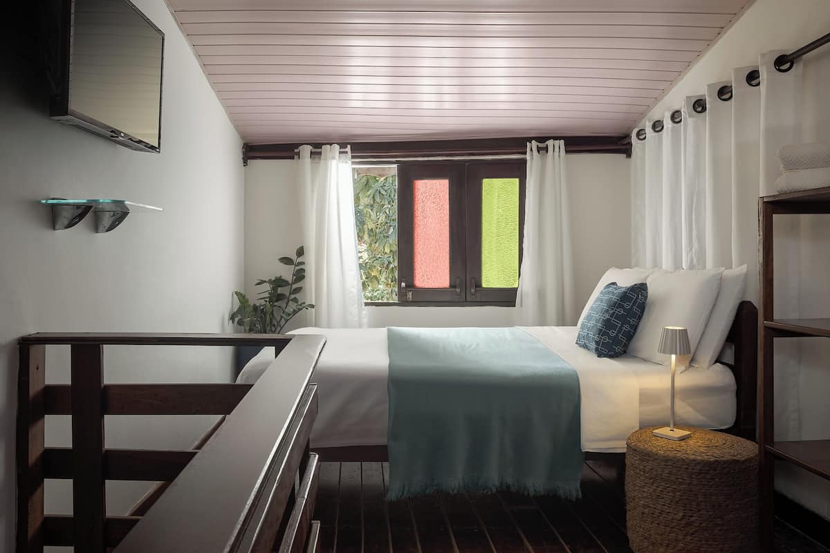 Dúplex clásico | Cortinas opacas, tabla de planchar con plancha, wifi gratis