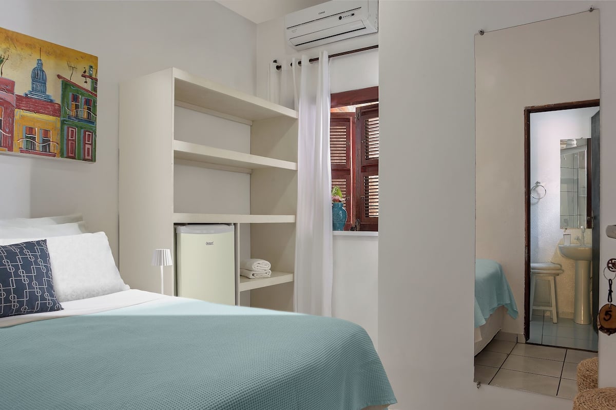Habitación básica doble | Cortinas opacas, tabla de planchar con plancha, wifi gratis