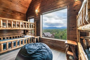 8 bedrooms, iron/ironing board, free WiFi, bed sheets