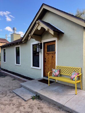 المنشأة من الخارج