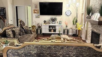 Televisie en een open haard