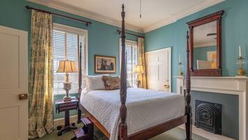 5 bedrooms, iron/ironing board, WiFi, bed sheets