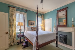 5 bedrooms, iron/ironing board, WiFi, bed sheets