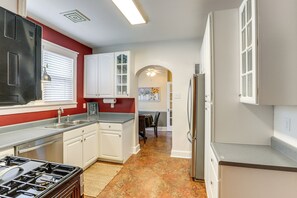 Fridge, microwave, stovetop, dishwasher