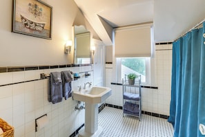 Hair dryer, towels - Walk Everywhere! Dtwn WashMo Home Near Wineries (Washington)