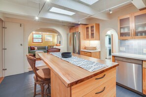 Dining - Rustic Adobe-Style Home w/ Hot Tub in Santa Fe (Santa Fe)