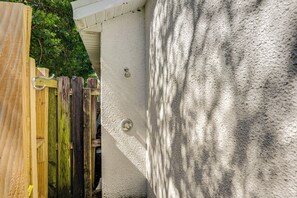 المنطقة المحيطة بالمنشأة