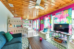 TV - Stroll to Shore: Preppy & Playful Escape in PCB! (Panama City Beach)
