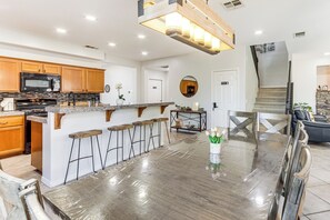 Fridge, microwave, stovetop, dishwasher - Relaxing Desert Oasis, 4 Mi to Coachella Festivals (Coachella)