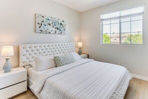 5 Schlafzimmer, Schreibtisch, Bügeleisen/Bügelbrett, Internetzugang