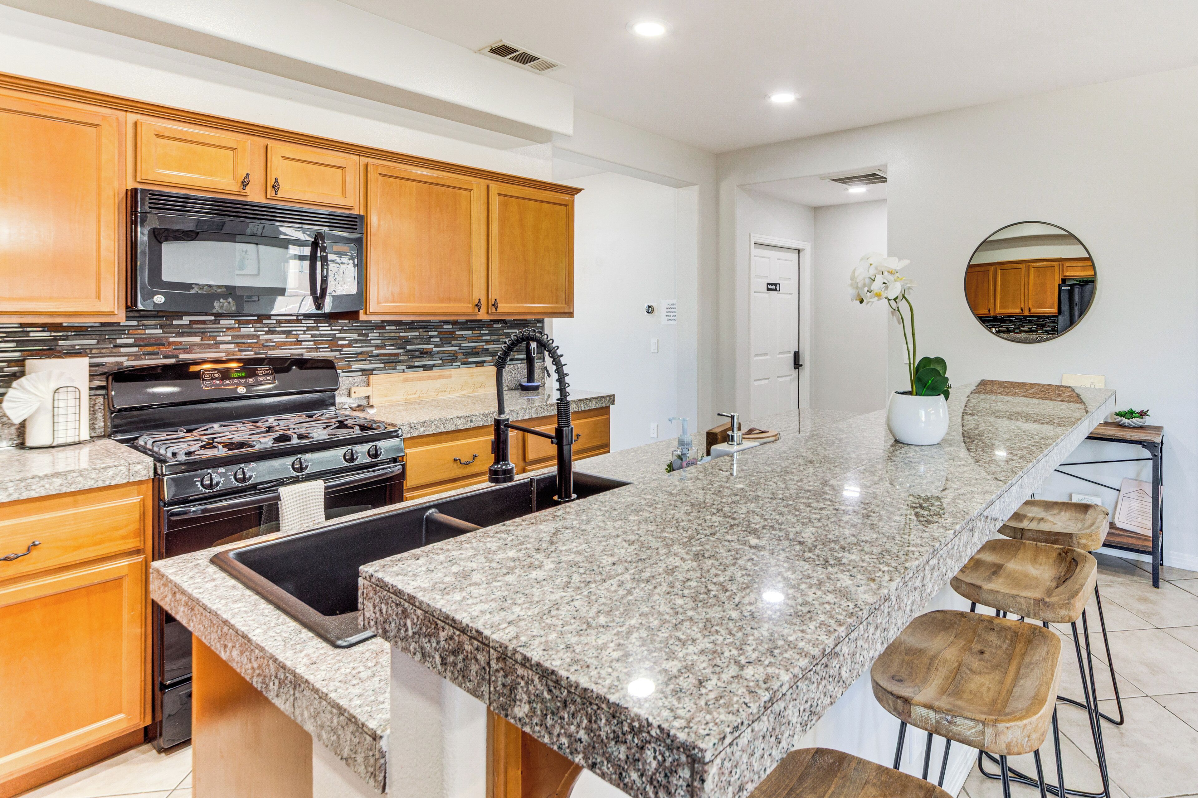 Fridge, microwave, stovetop, dishwasher