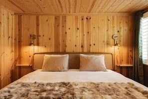 5 Schlafzimmer, Schreibtisch, Bügeleisen/Bügelbrett, Reisekinderbett