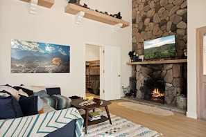 Fernseher, Kamin