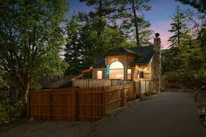 Exterior - 2BR Cozy Acorn Cottage w/ Fireplace & Hot Tub (Big Bear Lake)