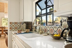 Fridge, microwave, oven, stovetop - 2BR Cozy Acorn Cottage w/ Fireplace & Hot Tub (Big Bear Lake)