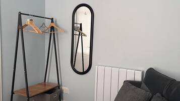 Smart TV, books, stereo