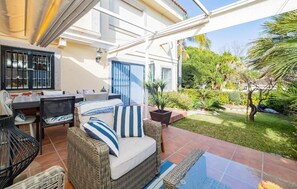 Outdoor dining - Townhouse in Marbella with garden and terrace (San Pedro Alcántara)