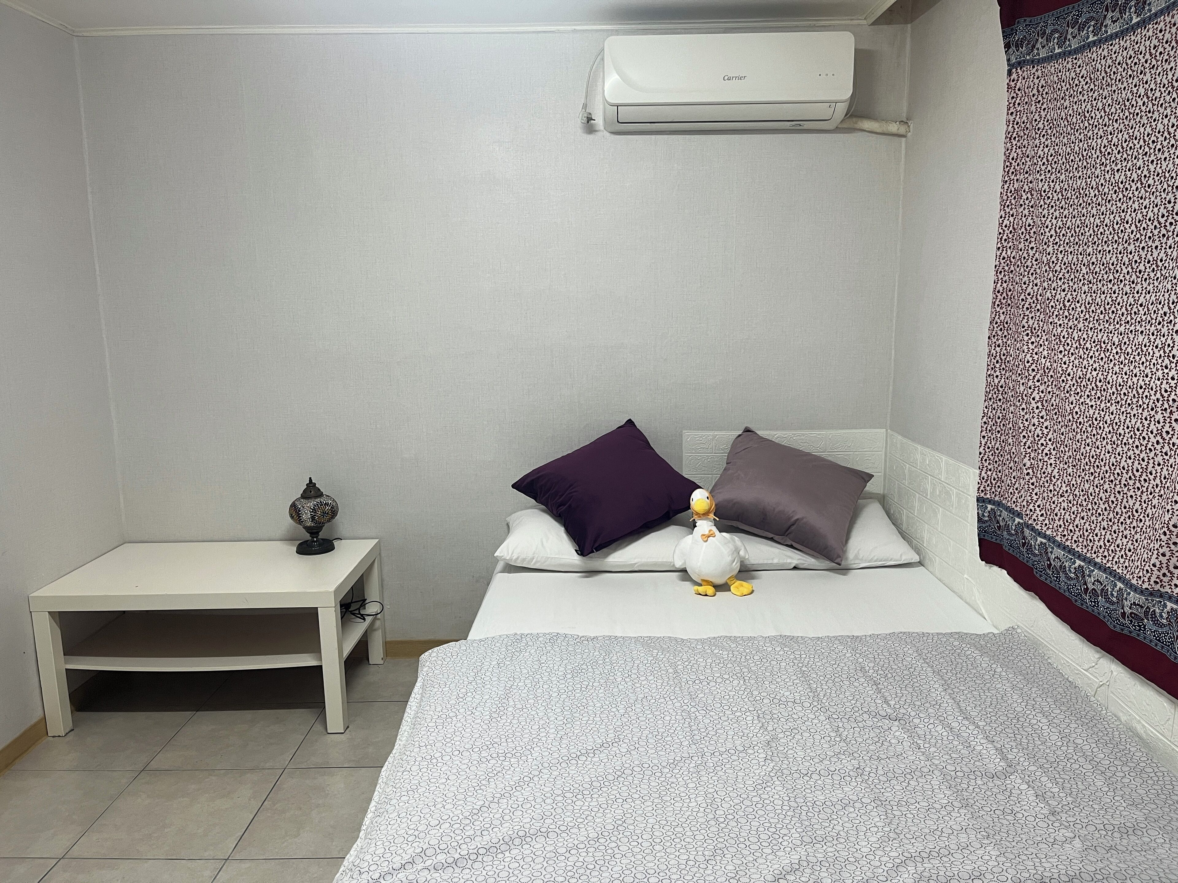 Kamar Double Basic | Meja kerja, setrika/meja setrika, dan Wi-Fi gratis