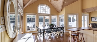 4 bed 4 bath cottage on Lake Rosseau