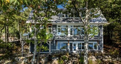 4 bed 4 bath cottage on Lake Rosseau