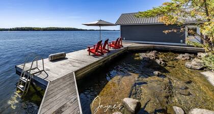 4 bed 4 bath cottage on Lake Rosseau