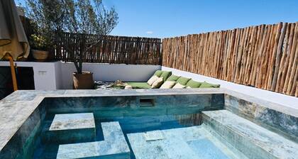 Fantastic 5-bedroom RIAD with AC in Marrakech
Pool and terrasse to relax...