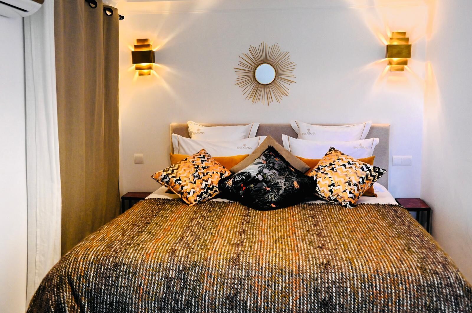 5 bedrooms, iron/ironing board, internet, bed sheets