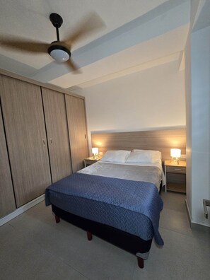 1 habitación, tabla de planchar con plancha, wifi y ropa de cama 