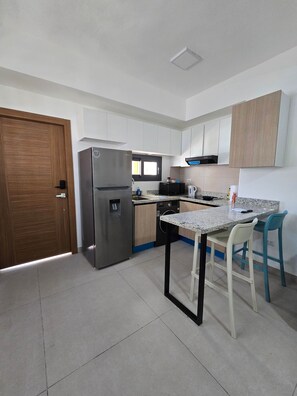 Fridge, microwave, stovetop, cookware/dishes/utensils