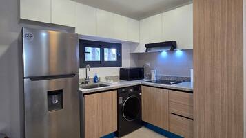 雪櫃、微波爐、爐具、廚房用具/餐具/器皿