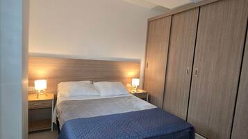 1 chambre, fer et planche Ă repasser, Wi-Fi, draps fournis