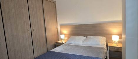 熨斗/熨衫板、Wi-Fi、床單