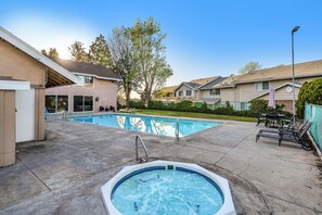 Udendørs pool, opvarmet pool