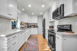 Mikrobølgeovn, ovn, kogeplade, opvaskemaskine