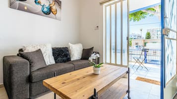 Apartment, 2 Schlafzimmer, Küche, Stadtblick | Wohnzimmer
