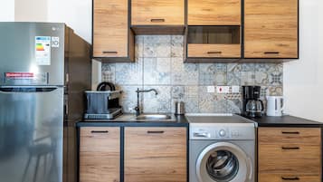 Apartment, 2 Bedrooms, Kitchen, City View | Private kitchen | Full-size fridge, microwave, oven, stovetop