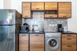 Apartment, 2 Bedrooms, Kitchen, City View | Private kitchen | Full-size fridge, microwave, oven, stovetop - Nala - 2 Bedroom Apt & Patio in Larnaca (Larnaca)