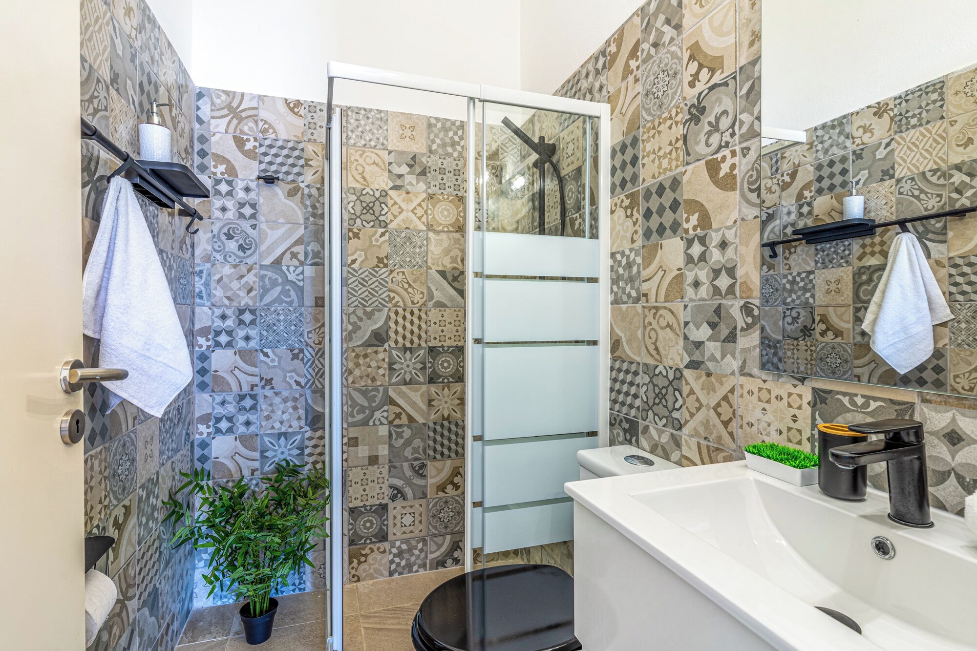 Apartment, 2 Bedrooms, Kitchen, City View | Bathroom | Shower, free toiletries, hair dryer, towels