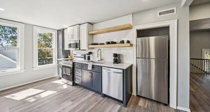 Charming 2-bedroom apartment in fabulous Tulsa with AC