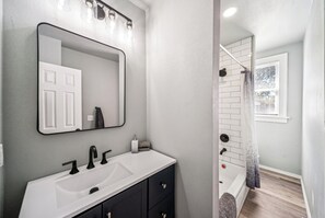 Dusche, Handtücher, Seife, Shampoo