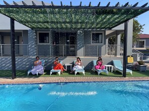 حمّام سباحة خارجي