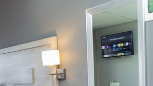 Kahden hengen superior-huone, patio, kaupunkinäköala | Tallelokero huoneessa, silitysrauta/-lauta, ilmainen Wi-Fi