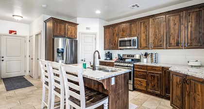 Near Zion 3BR Retreat w/ Pool + Game Console