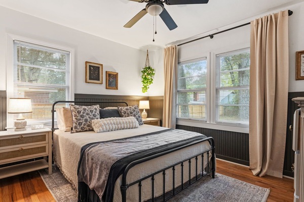 The Stonehaven Room (Master with Queen Bed)