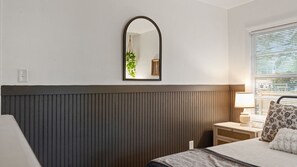 3 bedrooms, desk, iron/ironing board, free WiFi - Cottage Charm Awaits in This Sweet Rome Retreat (Rome)